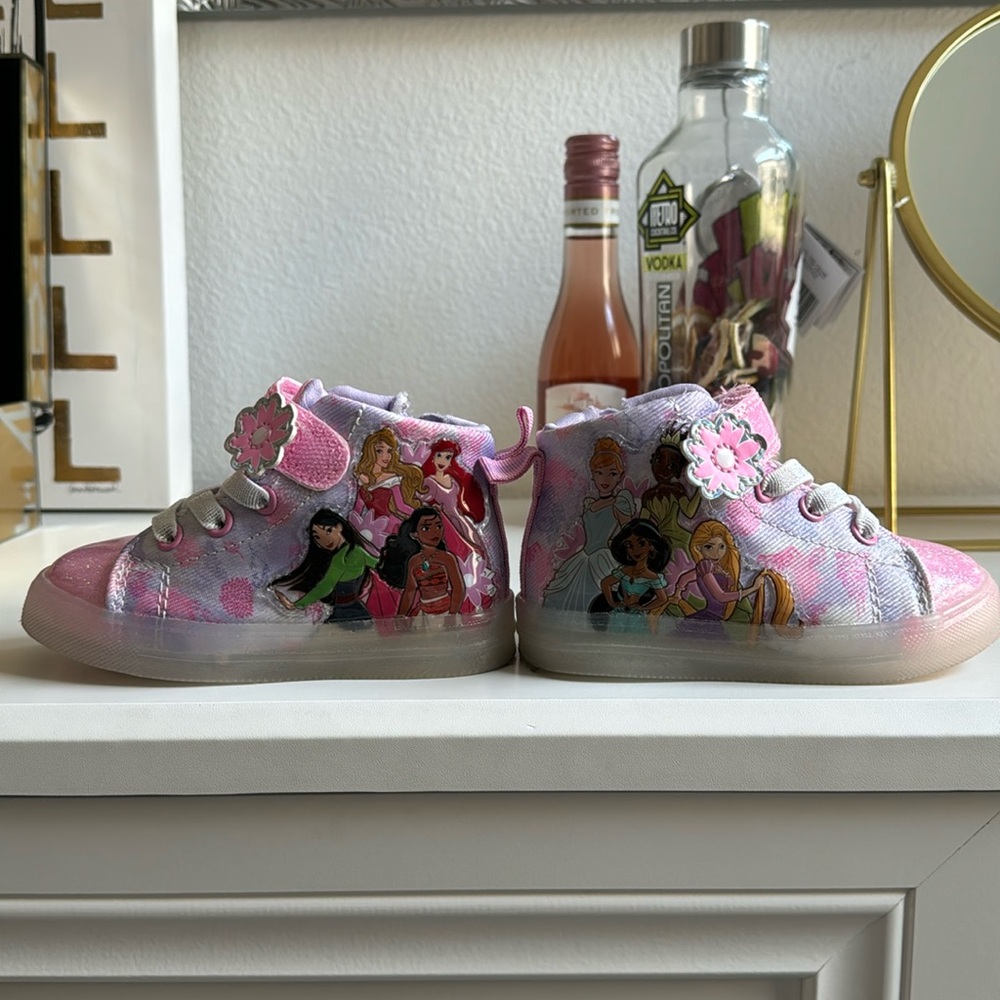 ‼️Disney princess toddler shoes size 6‼️